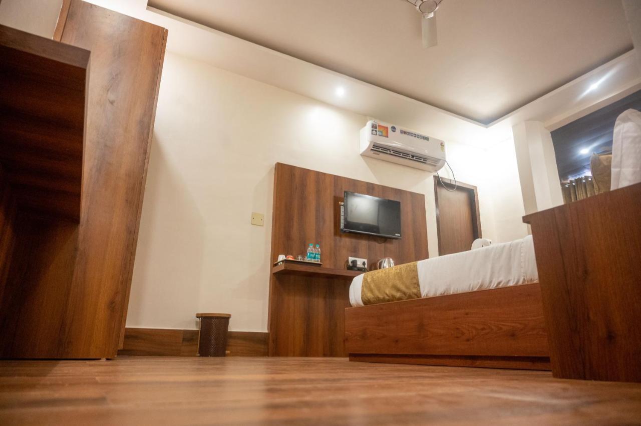Kiran Palace Hotell Varanasi Exteriör bild
