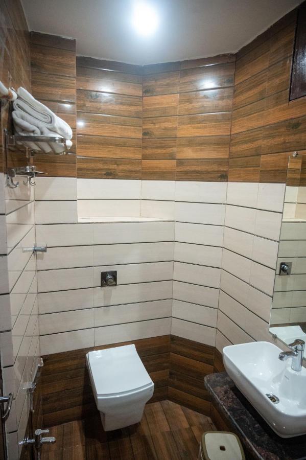 Kiran Palace Hotell Varanasi Exteriör bild