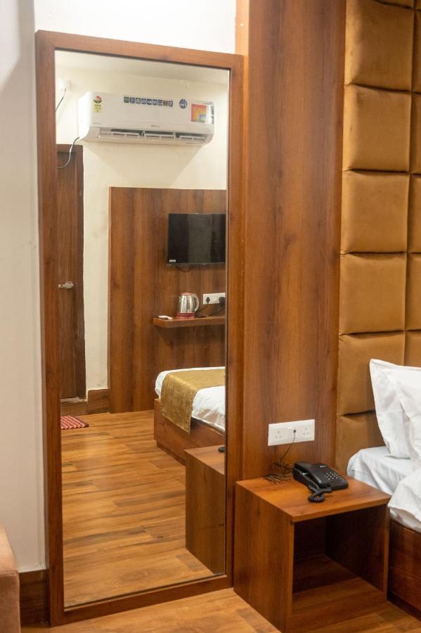 Kiran Palace Hotell Varanasi Exteriör bild