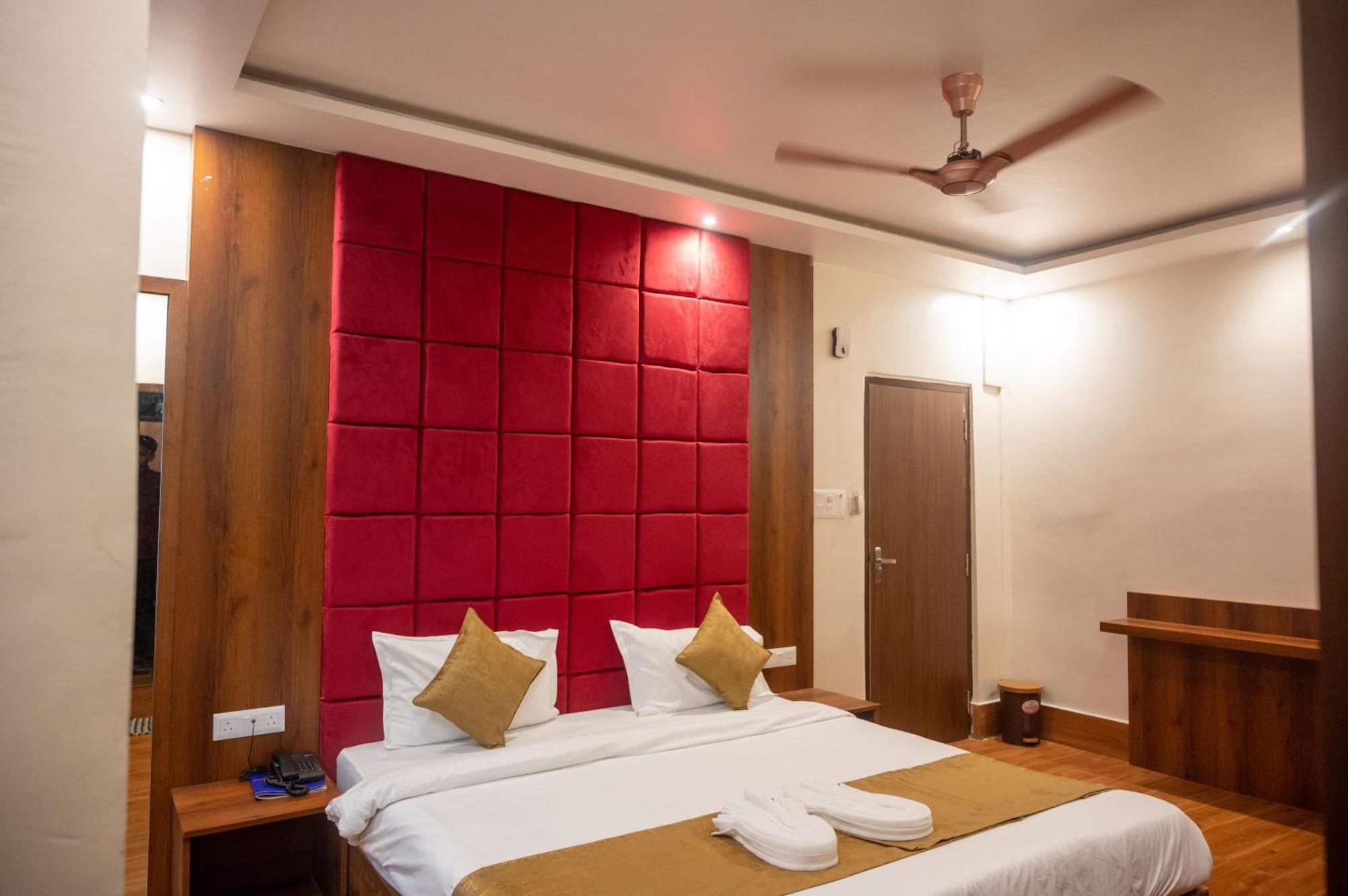Kiran Palace Hotell Varanasi Exteriör bild