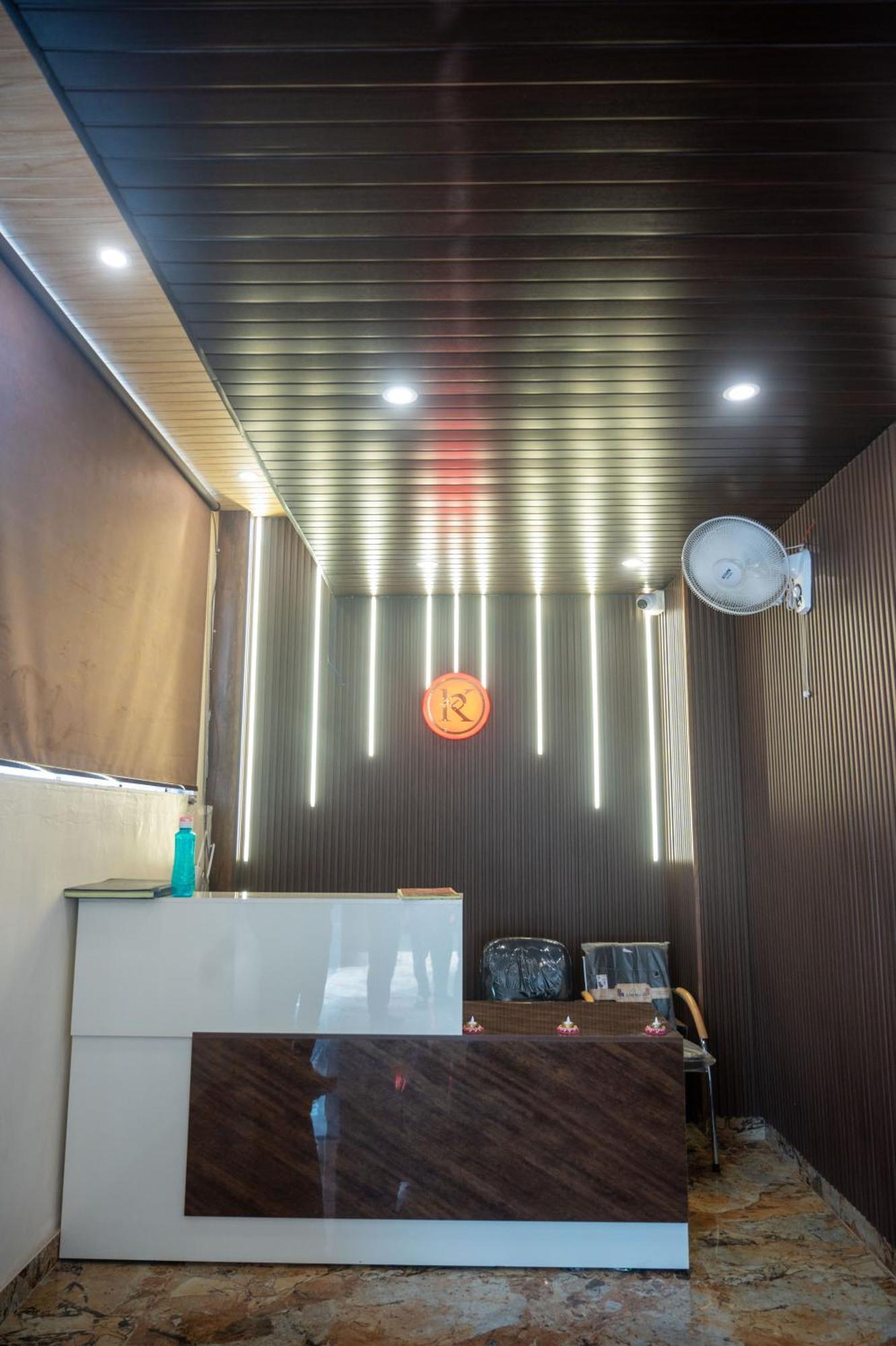 Kiran Palace Hotell Varanasi Exteriör bild