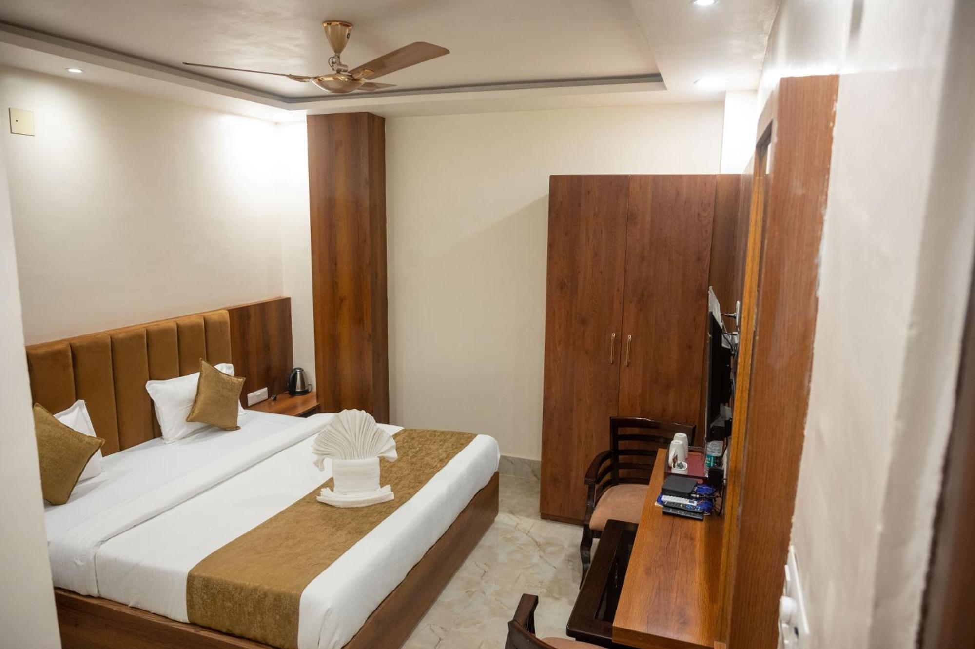 Kiran Palace Hotell Varanasi Exteriör bild